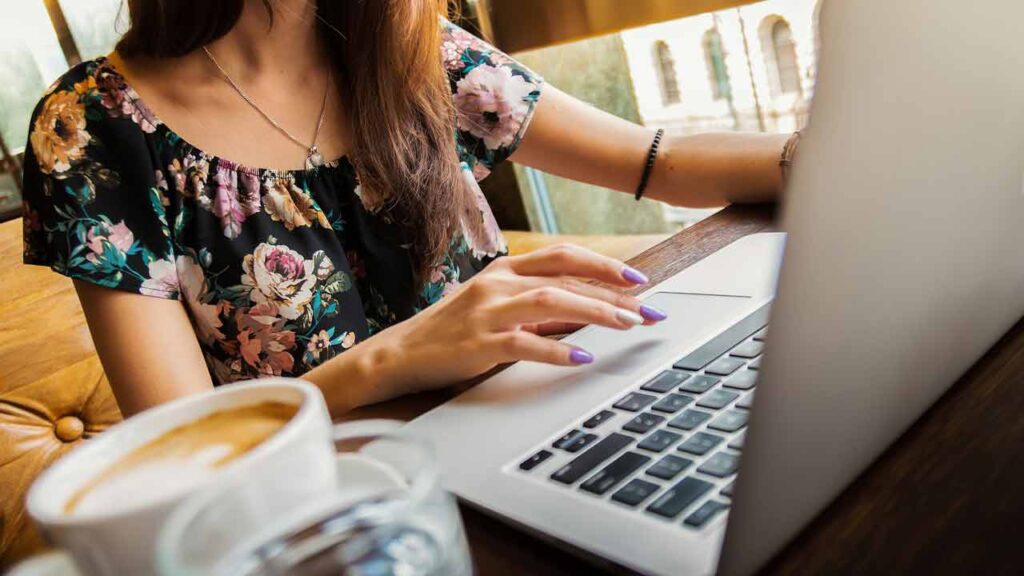 長時間のパソコン作業でも腕がつかれないアイテムはこれ